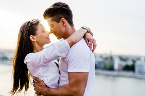 5 Signs A Woman Is Deeply In Love With You - Medicalcaremedia